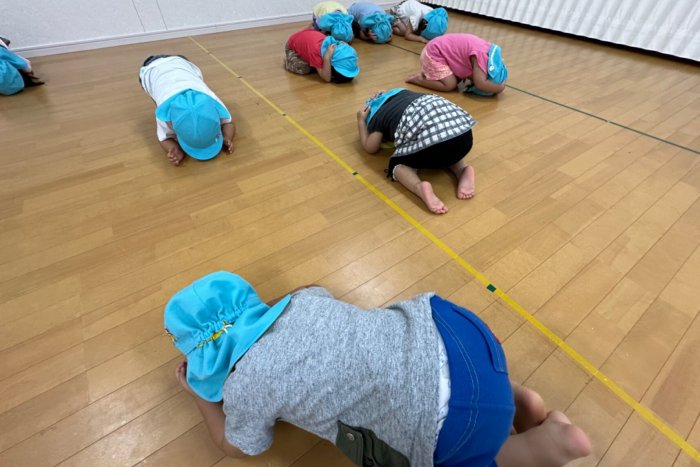 ダンゴムシのポーズ！〜そよかぜ組〜